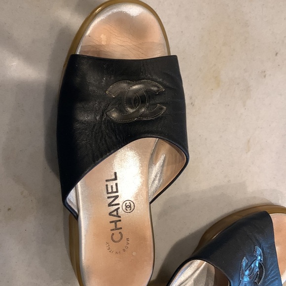 Vintage Chanel black slides w gummy bottom leather in great condition - Picture 3 of 7